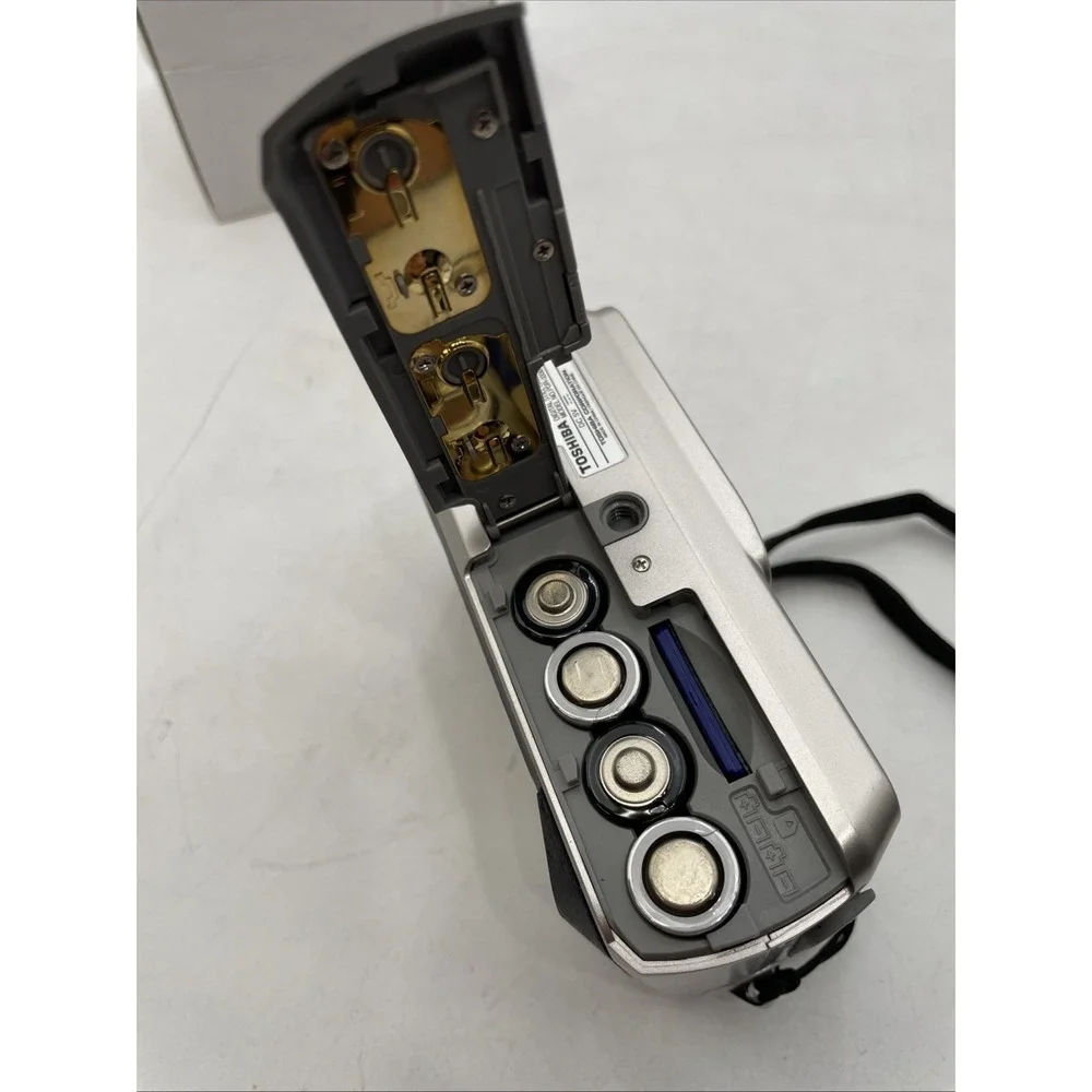 Toshiba PDR-3330 Digital Still Camera 3.2 MP 6X Zoom+Battery+Memory Card+Manuals